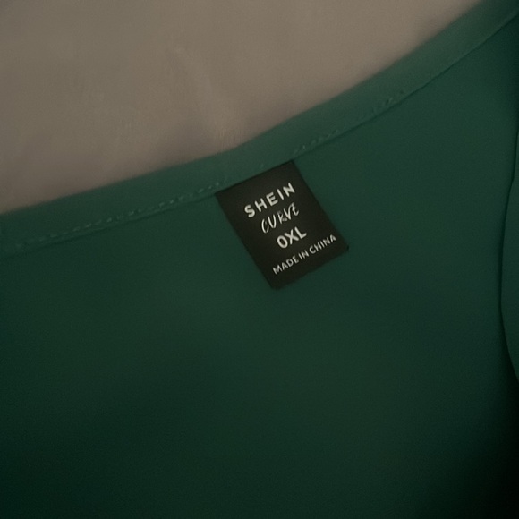 Super cute one shoulder top - size 0xl - Picture 3 of 3